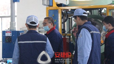 东海橡塑验收自动滚喷机，门面担当又为必威体育完成一单！